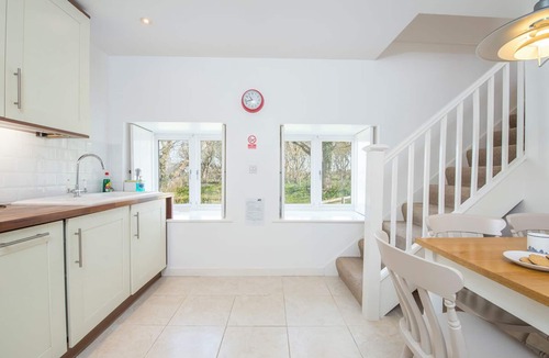 Solva House | Wood Cottage, Holiday Home Llanunwas, Solva, Sleeps 4, 2 bedrooms, bathrooms