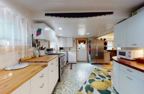 Enterprise Cabin | Wood Den rustic lake cabin, deck & mountain views