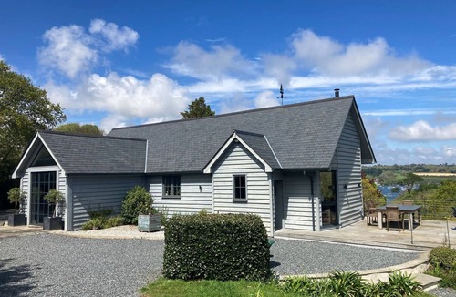 Helford House | WOOD MEADOW, pet friendly, luxury holiday cottage in Helford
