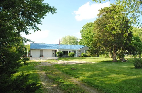 Mattoon House | Wooded rural country estate near Lake Shelbyville and Illinois Amish country