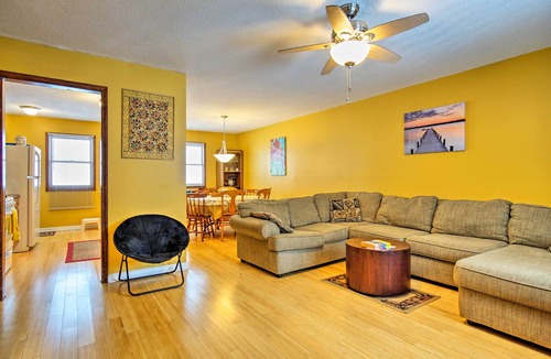 Lakewood Club House | Wooded Twin Lakes Retreat: 13 Mi to Lake Michigan!
