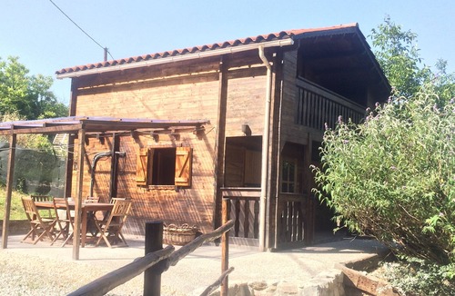 Los Masos Ski Chalet | Wooden chalet in a verdant environment at the foot of the Mount Canigou