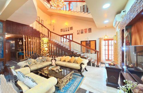 Kammanahalli Villa | Wooden Whispers Traditional Luxe Spacez Villa