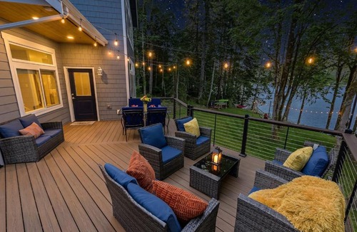 West Hills House | Woodland Escape on Mission Lake-Worldcup Fan Zone 30 min drive