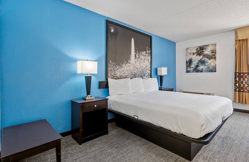 Greenwich Hotel | Woodland Inn & Suites Extended Stay - 1 King Bed Non Smoking
