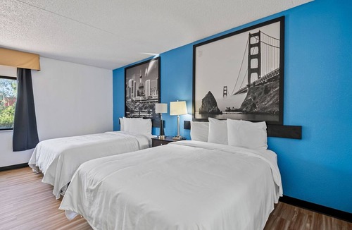 Greenwich Hotel | Woodland Inn & Suites Extended Stay-2 Queen Bed NS