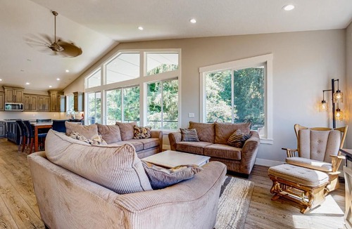 Beaver House | Woodland Oasis