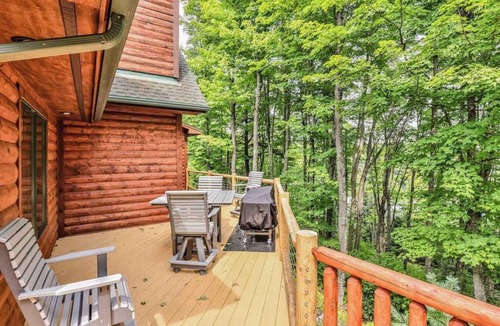 Mercer House | Woodland Wonderland | Spacious cabin-style house in Winchester with lake access