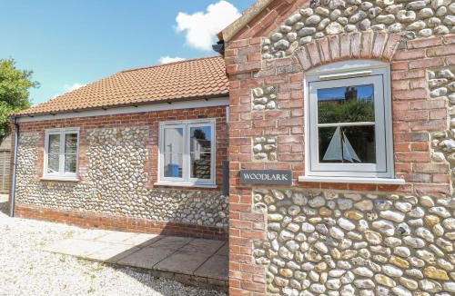 Docking House | Woodlark