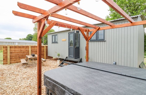 Cambridge Cottage | WOODPECKER, pet friendly, character holiday cottage in Bottisham