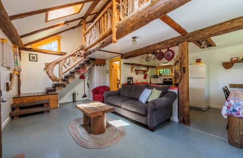 Bamfield Cabin | Woods End Landing