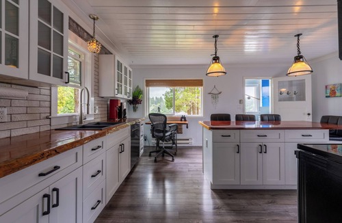 Bamfield Cabin | Woods End Landing