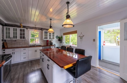 Bamfield Cabin | Woods End Landing