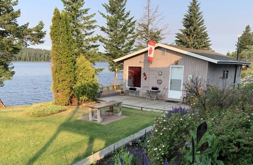 Lac La Hache Cottage | Woods Waterside Cottage on Chimney Lake