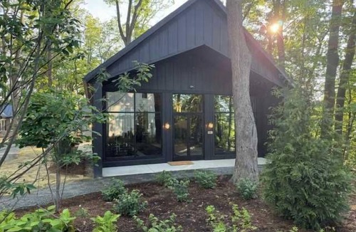 New Buffalo Villa | Woodsage - Upscale 2 Bedroom Villa at Petite Acres