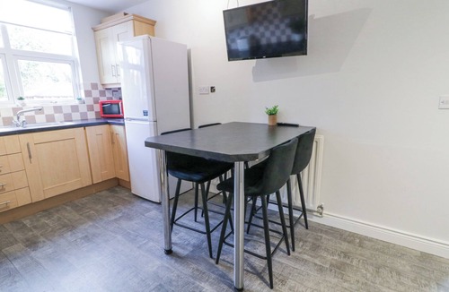 Coleraine Cottage | WOODSIDE GUEST HOUSE, family friendly, with hot tub in Castlerock