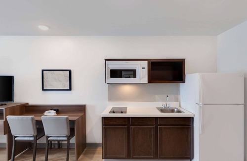 Bakersfield Hotel | WoodSpring Suites Bakersfield East