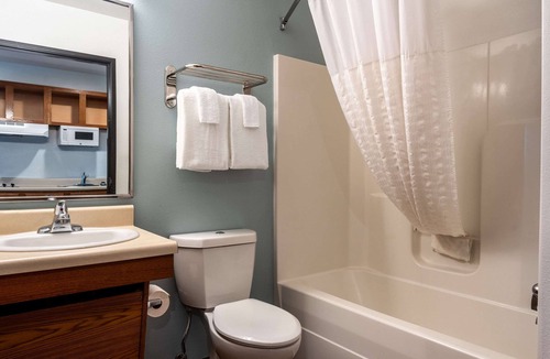 Macon Hotel | WoodSpring Suites Macon North I-75