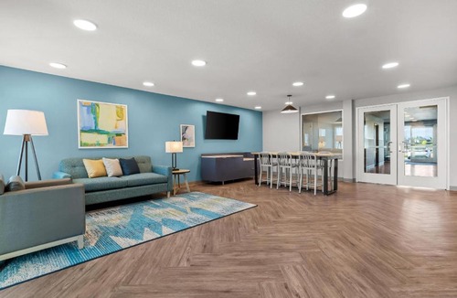 Manteca Hotel | WoodSpring Suites Manteca - Stockton South