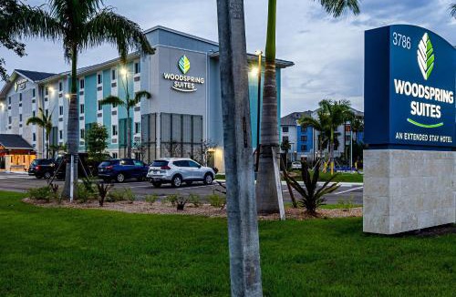 Rural Estates Hotel | WoodSpring Suites Naples East
