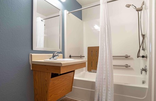 Bentonville - Fayetteville Hotel | WoodSpring Suites Springdale