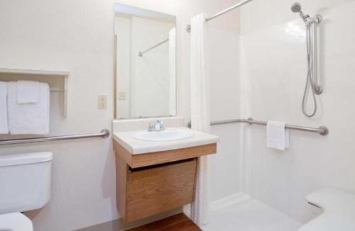 Southwest Topeka Hotel | WoodSpring Suites Topeka