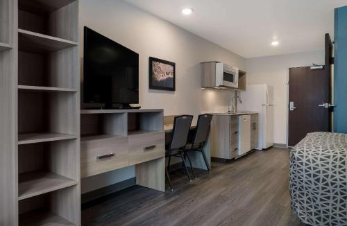 Sterling Heights Hotel | WoodSpring Suites Detroit Sterling Heights