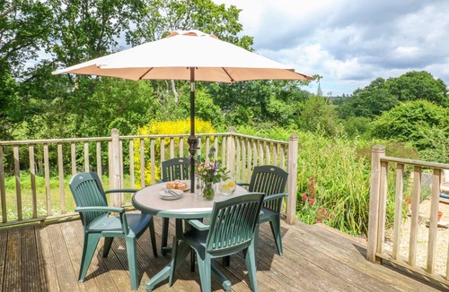Axminster Cottage | WOODSTOCK COTTAGE, pet friendly, with open fire in Chardstock, Devon