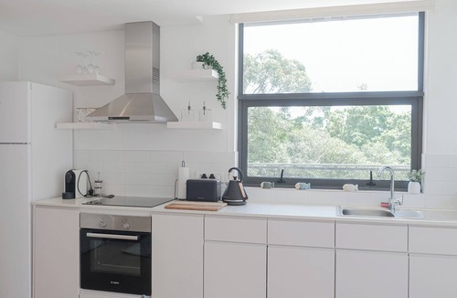 Cape Town City Centre Apartment | Woodstock Wonder: Mountain Views