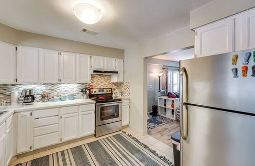 Applegate Cabin | Woodsy & Charming! Applegate Cabin w/Large Yard