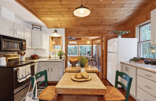 Accord Cabin | Woodsy Retreat Fireplace Near Trails + Wineries | Foot Loose