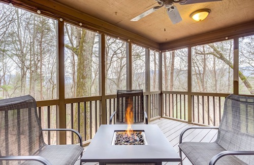 Walnut Mountain House | Woodsy retreat w/firepit, tennis, & basketball court access