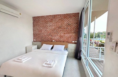 Phra Pradaeng Hotel | WoodViewResort