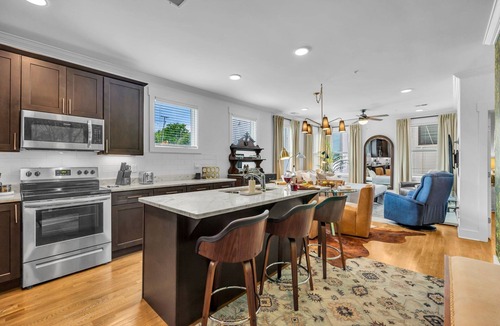 The Nations Cottage | Woodwind - Minutes to Broadway -walk to Breweries