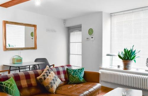 Hayfield Apartment | Woolpack Studio