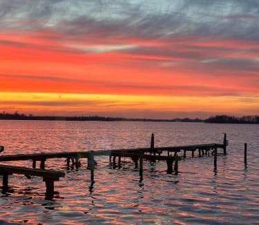 Oud-Loosdrecht Boat Rental | woonboot de dobber loosdrechtse plassen 4-8 personen