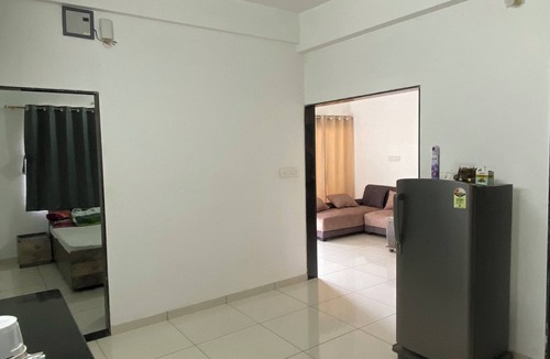 Vadodara Apartment | Work-Friendly 2BHK for Long Stays, Kitchen, Quiet Residential Area & Parking
