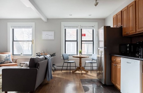 Boston Apartment | `Work from Boston` for summer! Short + Long Stays for nurses, business and leisure