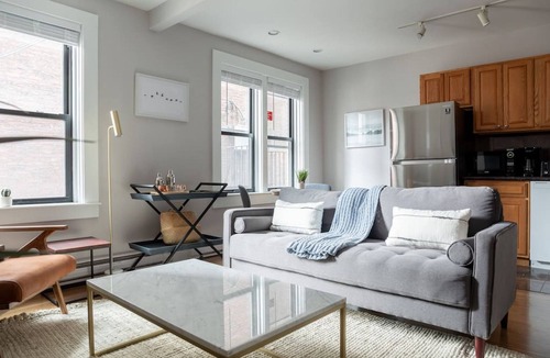 Boston Apartment | `Work from Boston` for summer! Short + Long Stays for nurses, business and leisure