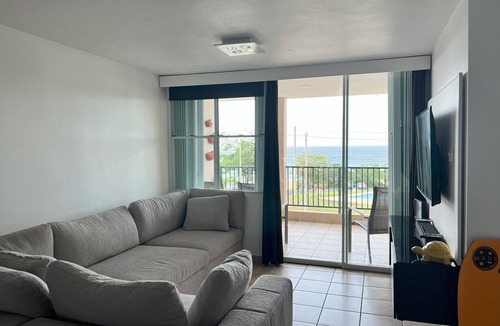 Jarealito Apartment | Work From Home in this Beachfront Penthouse Paradise