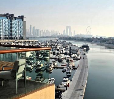 Palm Jumeirah Apartment | Work from Palm I Weekly Deal I Fast WiFi 319