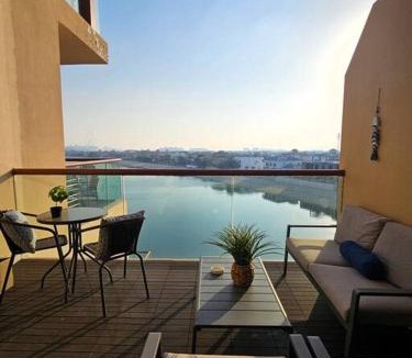 Palm Jumeirah Apartment | Work from Palm I Weekly Deal I Fast WiFi 319