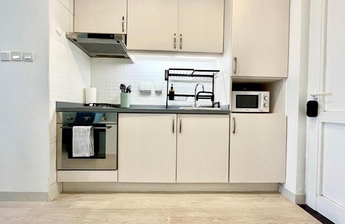 Palm Jumeirah Apartment | Work from Palm I Weekly Deal I Fast WiFi 318