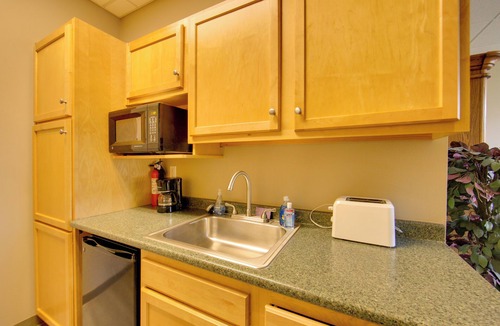 New Kensington Apartment | Work, Play & Explore: 9-Unit New Kensington Base