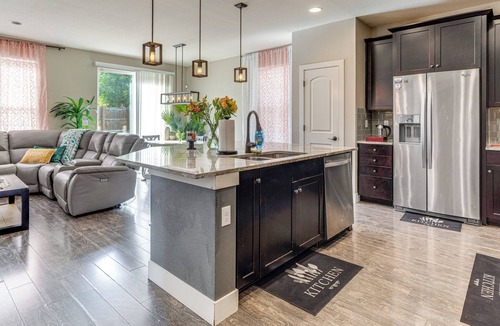 Sterling Hills House | Work & Play in Aurora: Spacious Home w/Yard!