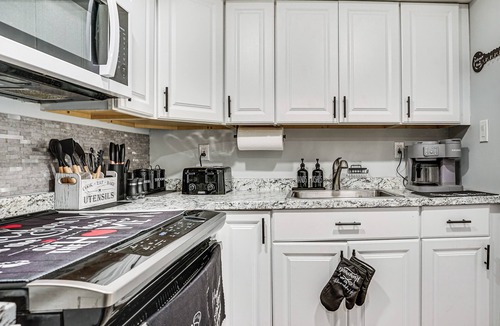 Baldwin Apartment | Work & Play in Baldwin! Cozy Apartment w/ Grill