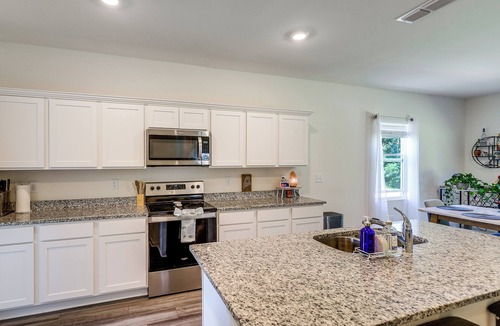 Hoschton House | Work & Play! Peaceful Extended Stay in Hoschton