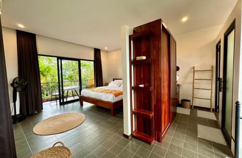Siem Reap House | Work remotely from our Duplex Loft, King Bed, Pool & Garden, Soundbar