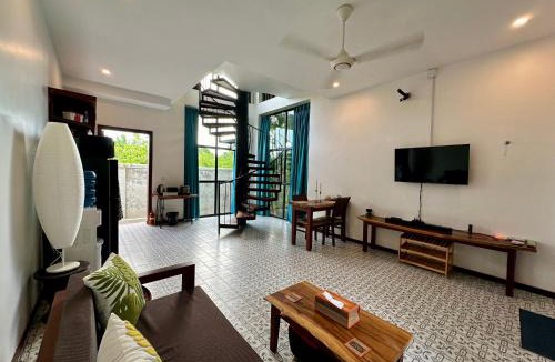 Siem Reap House | Work remotely from our Duplex Loft, King Bed, Pool & Garden, Soundbar