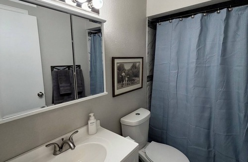 Gillette Apartment | Workman’s Rest Pt. 2 – Quiet Upstairs 2BR for Working Travelers
